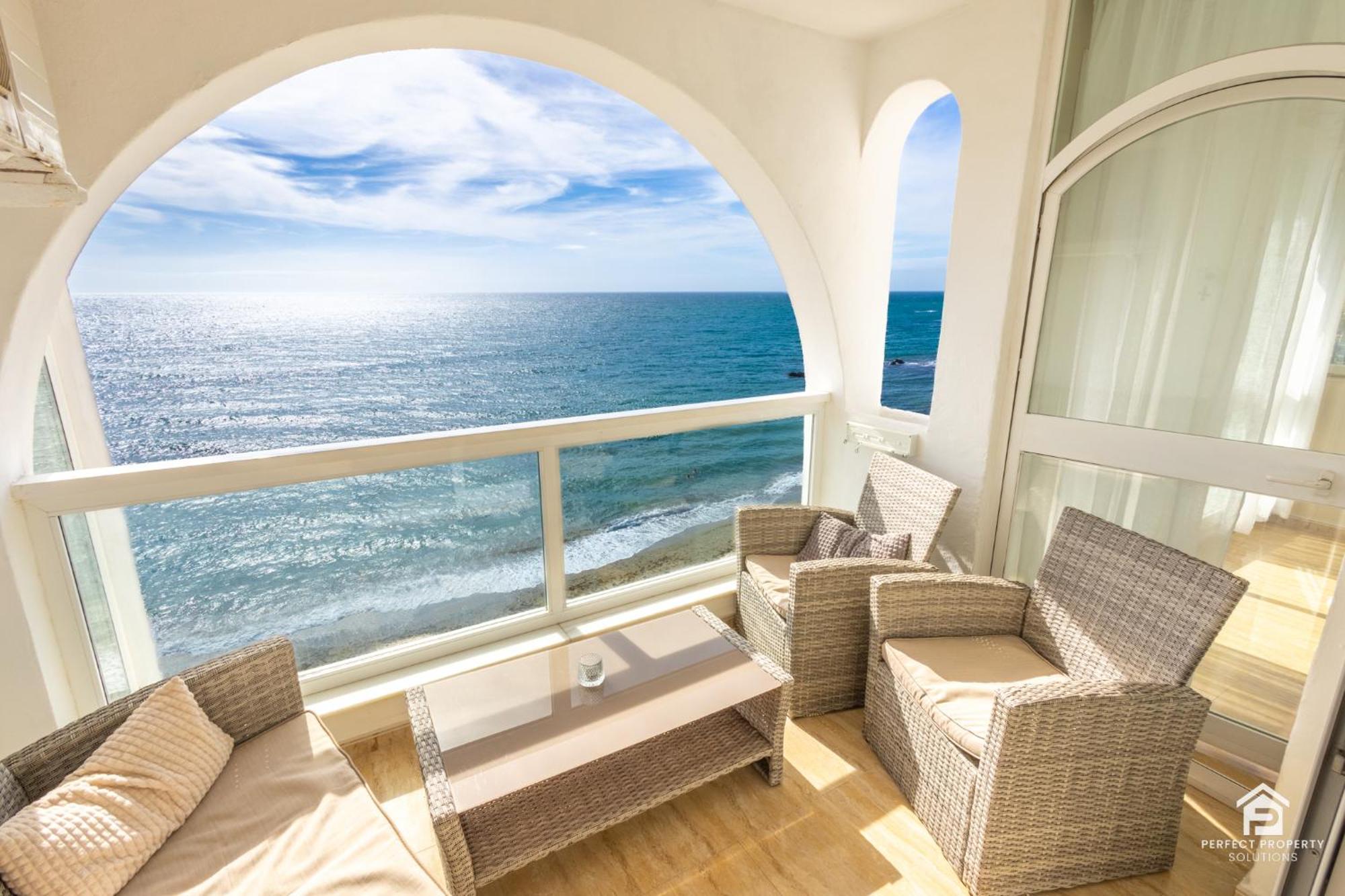 Apartment Aguamarina On The Beach Front Málaga Buitenkant foto